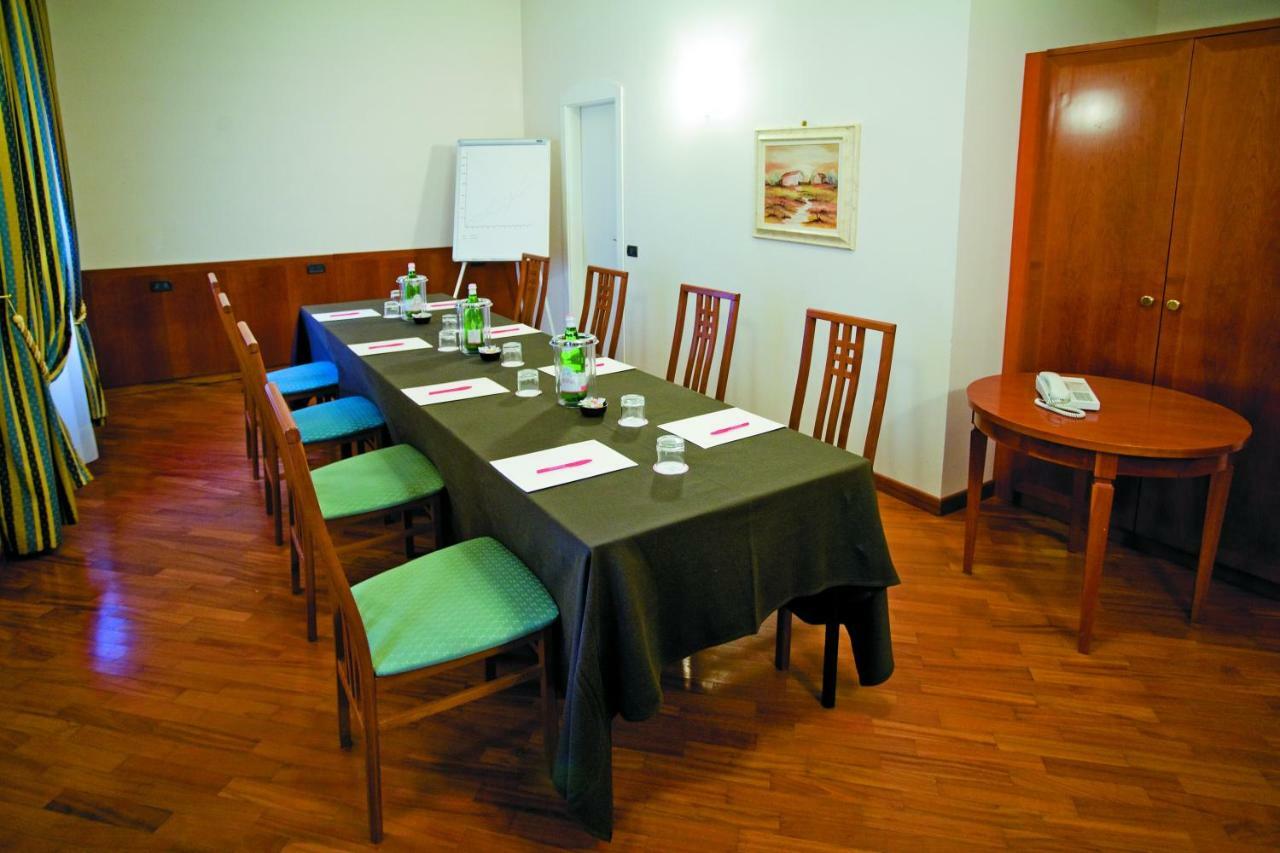 Rocca Conference & Restaurant Hotel