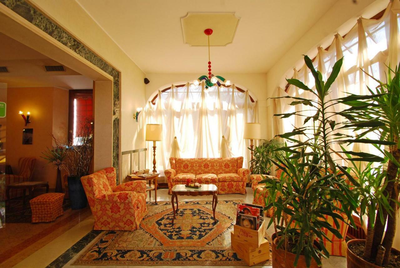 Rocca Conference & Restaurant Hotel